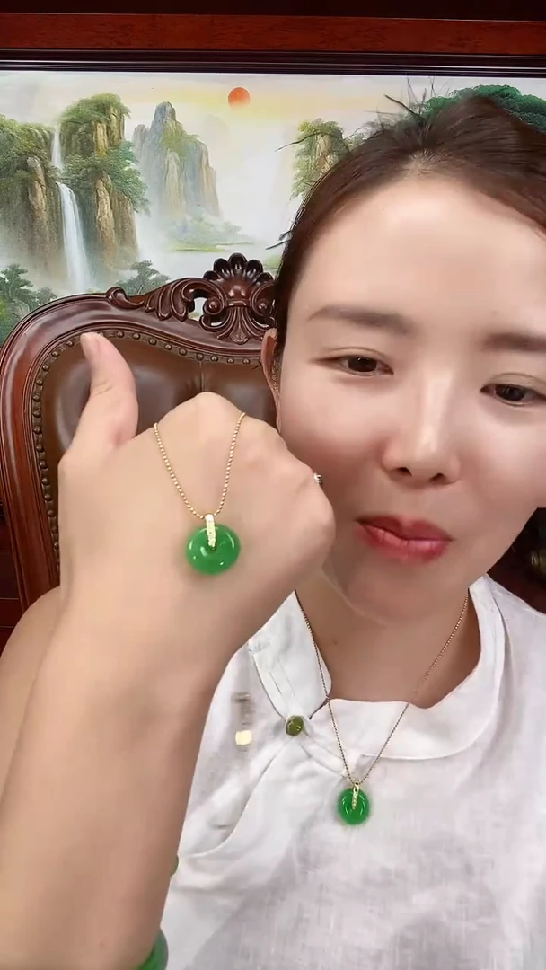 吊坠(赠链)未镶嵌翡翠X22阳绿小扣子