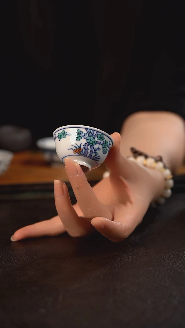 云霞珍藏斗彩梅花牛眼杯