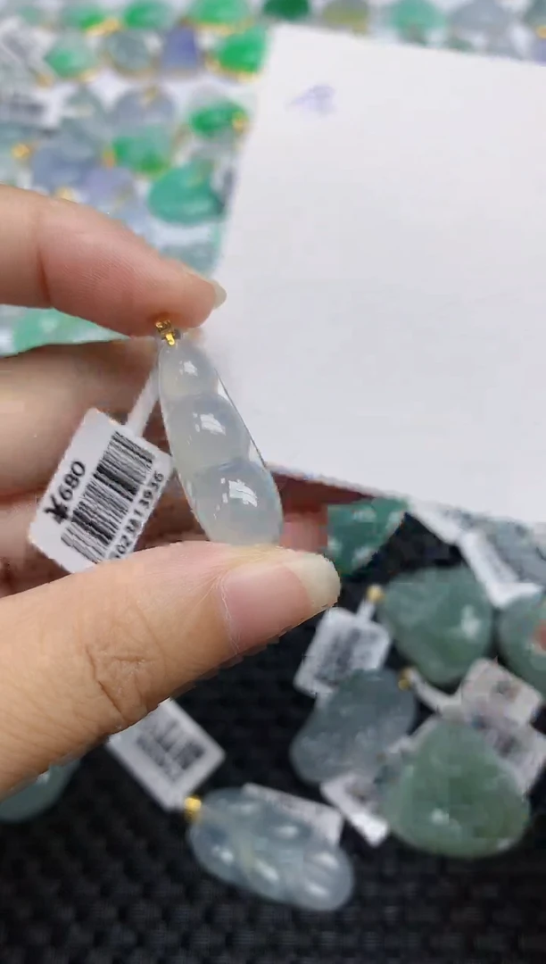 翡翠未镶嵌颈饰天然翡翠A货