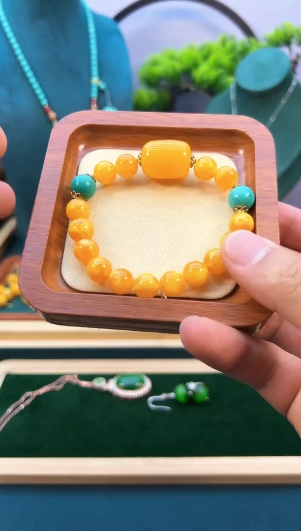 14K金镶嵌蜜蜡手链S366