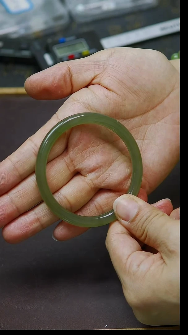 未镶嵌手镯和田玉58圈口  深冰湖晴水镯