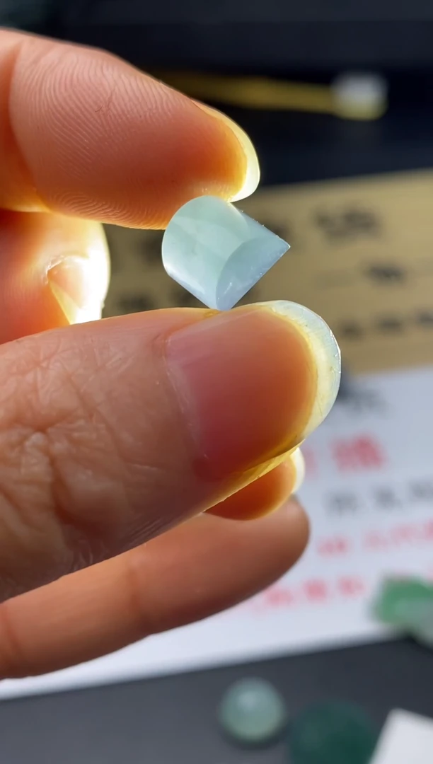 定制翡翠未镶嵌翡翠毛货多样性发其一