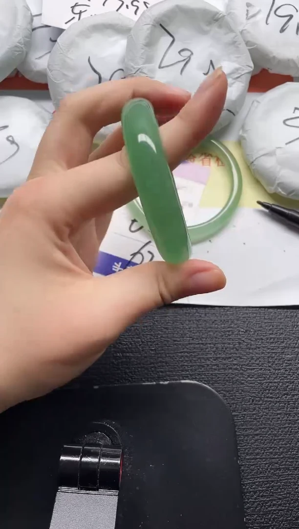 未镶嵌手镯石英质玉61-54