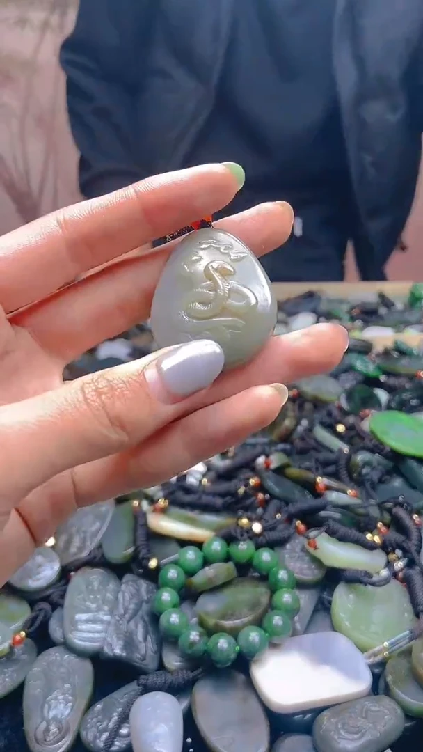 颈饰未镶嵌和田玉1