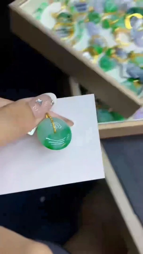 翡翠18K金镶嵌吊坠(不含链)1