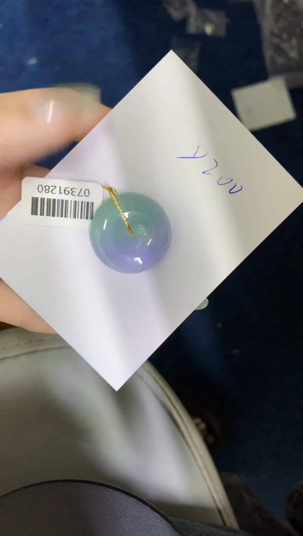 翡翠18K金镶嵌颈饰缅甸天然翡翠A货