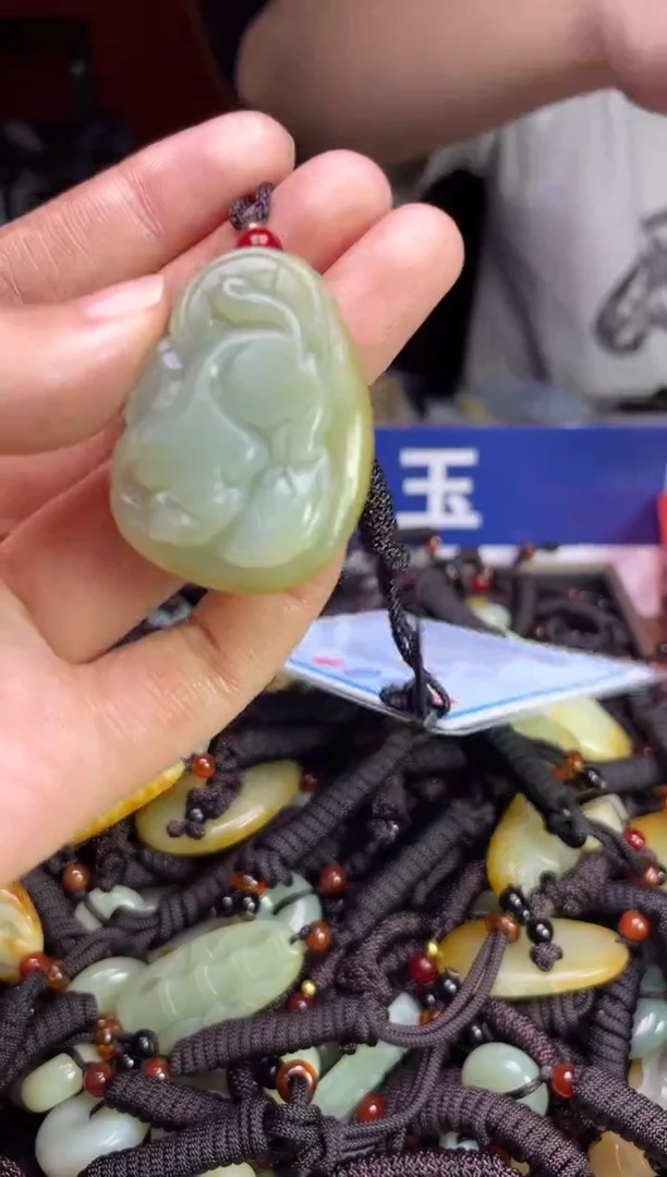 未镶嵌和田玉挂件1