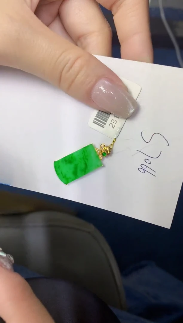 翡翠18K金镶嵌颈饰缅甸天然翡翠A货