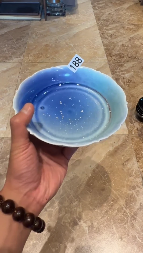 瓷片188 微瑕游园惊梦小碟1个