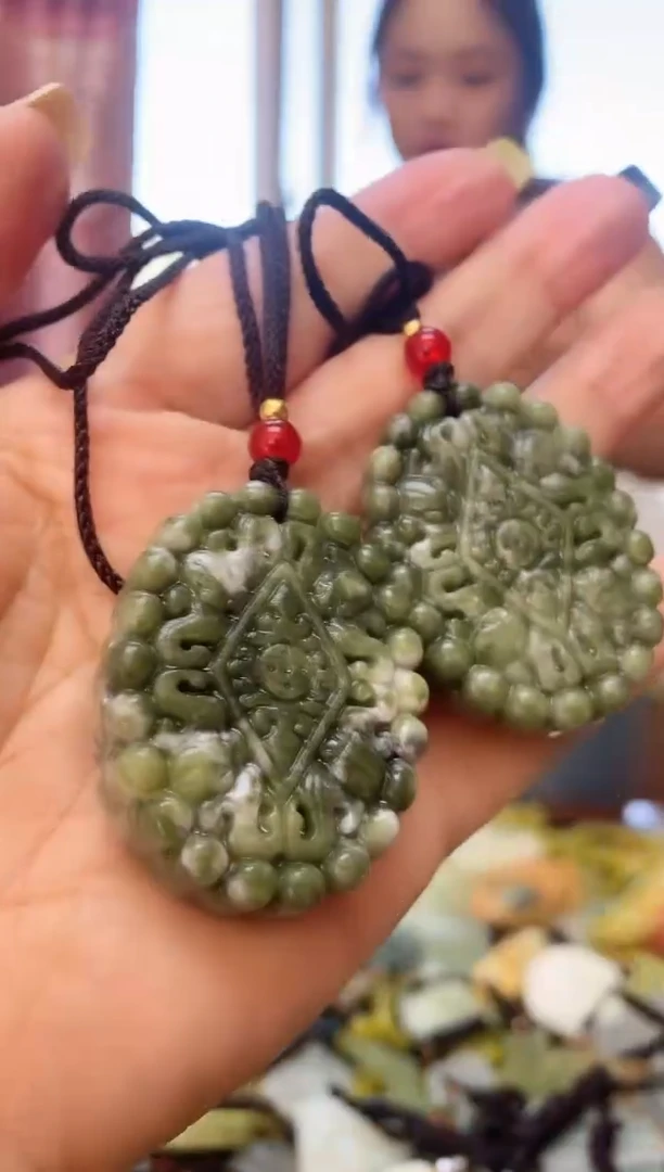 未镶嵌岫玉吊坠多样性发其中之一  挂坠