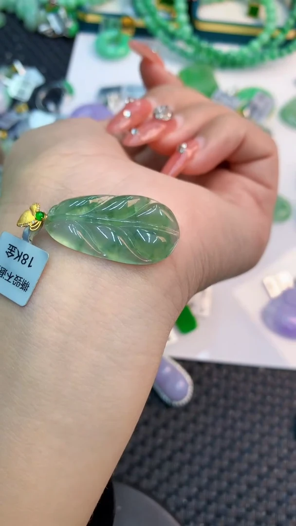 颈饰18K金镶嵌翡翠1