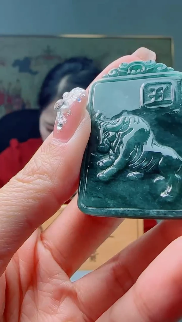 【闪购商品】翡翠颈饰未镶嵌牛