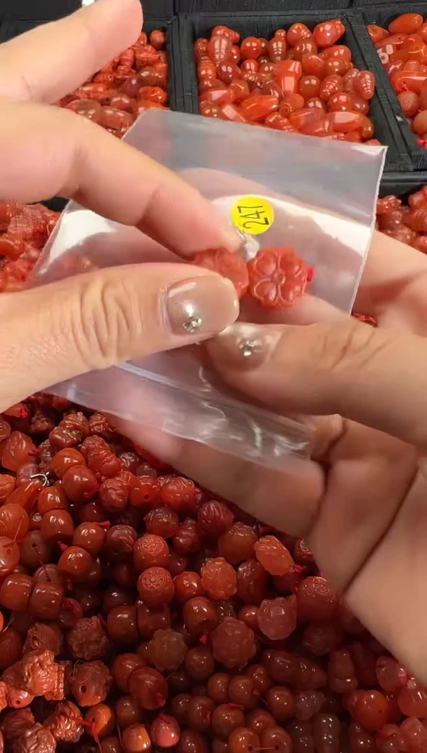 【闪购商品】南红玛瑙颈饰未镶嵌1