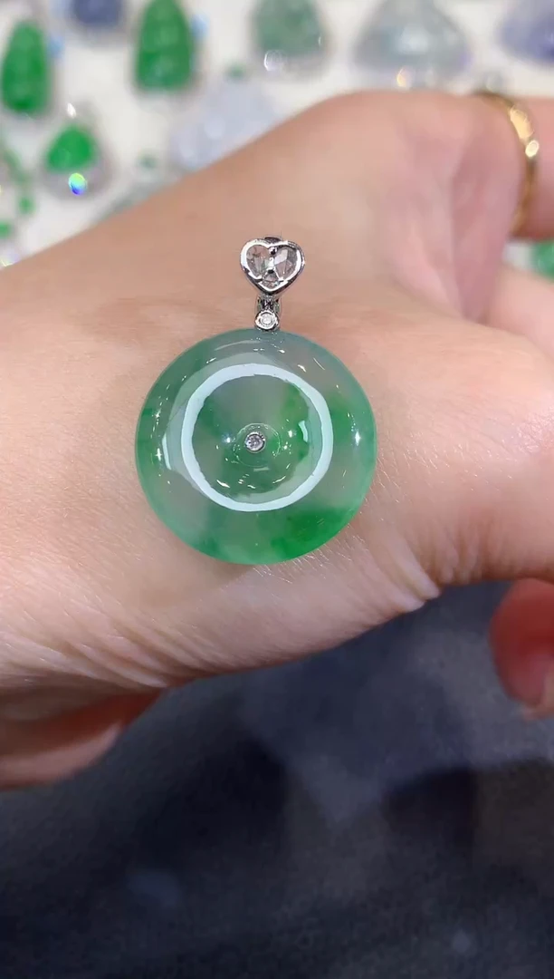 吊坠(不含链)18K金镶嵌翡翠A73