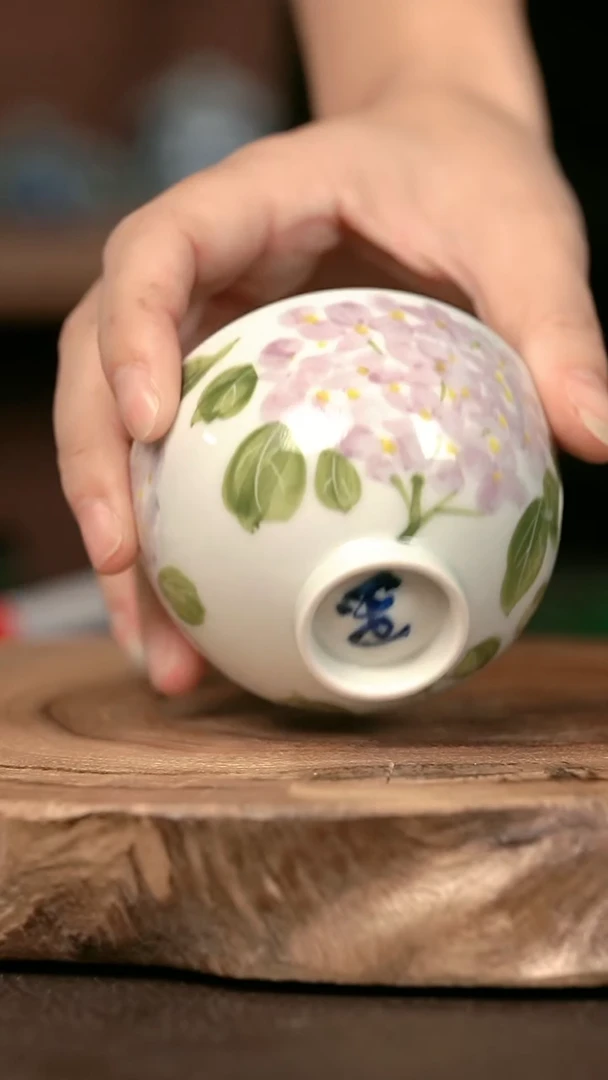 手绘手绘高温现代瓷  气  绣球花鸡心杯90C