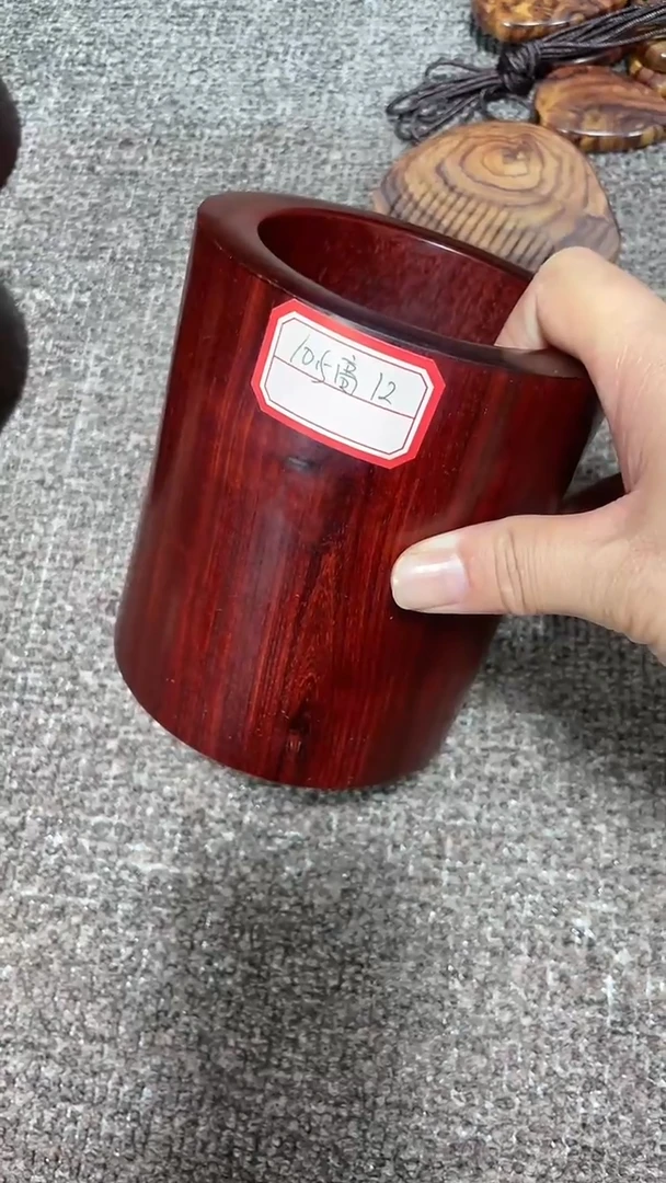 木小叶紫檀笔筒一个