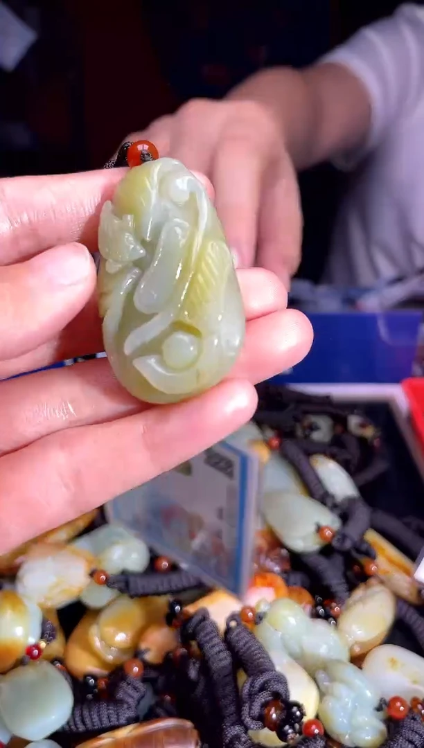 和田玉未镶嵌颈饰1