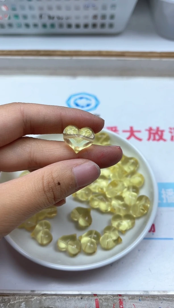 水晶珠宝半成品未镶嵌D943黄水晶 屁桃1个9.9元