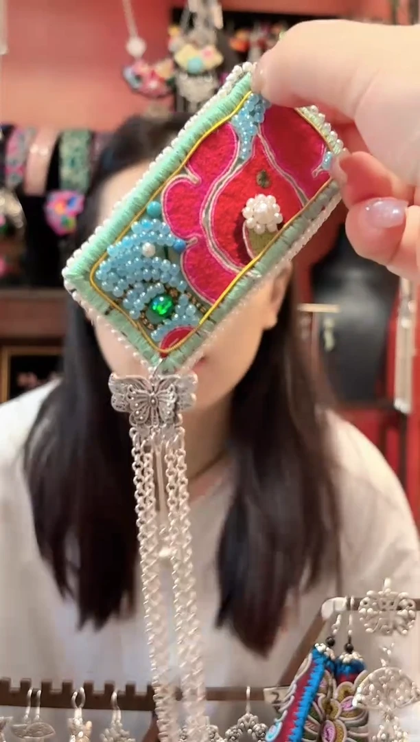 织绣云织谣民族风精美饰品   438