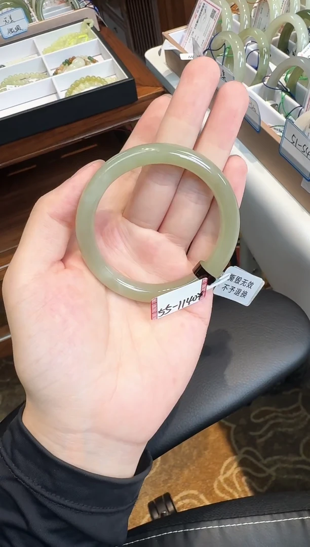 未镶嵌手镯和田玉55-