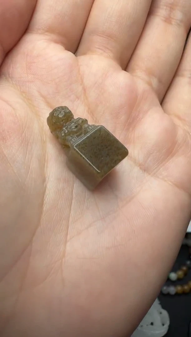 未镶嵌和田玉（糖玉）摆件印章