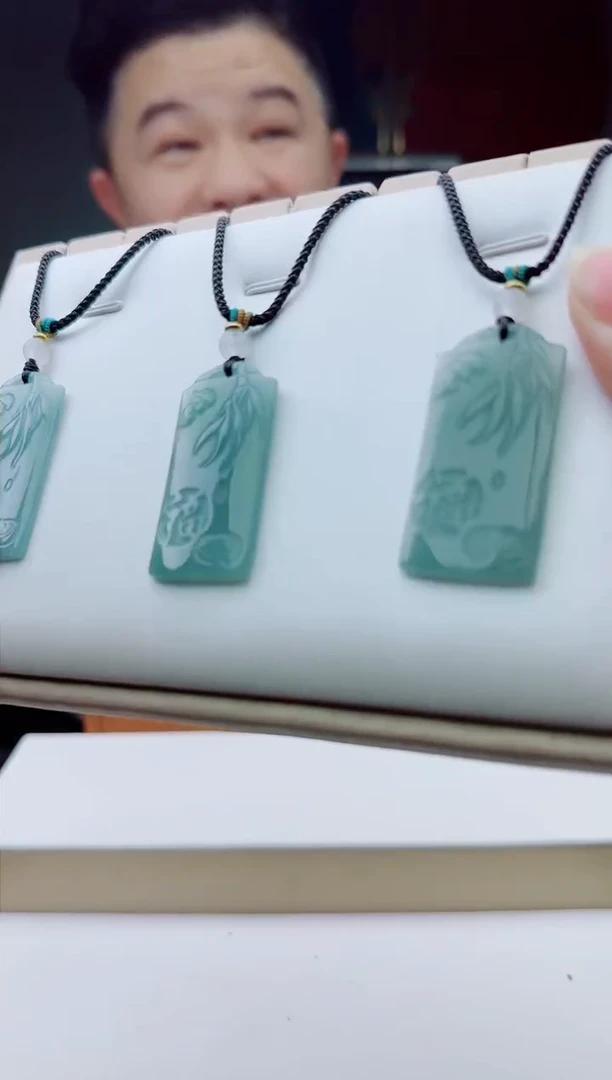 颈饰未镶嵌翡翠多样性发其一