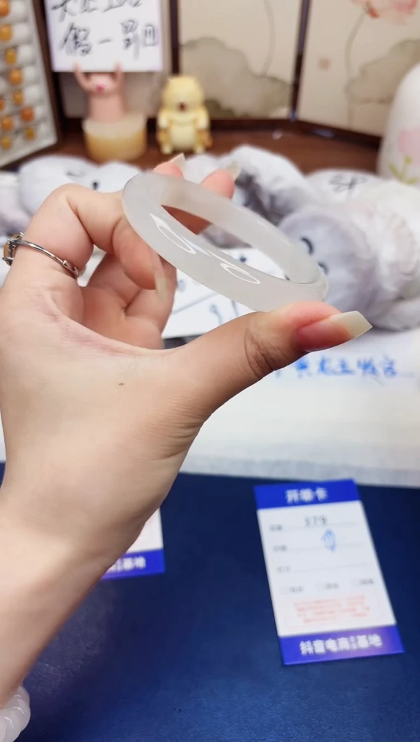 石英质玉手镯未镶嵌379-天山翠-圈口56