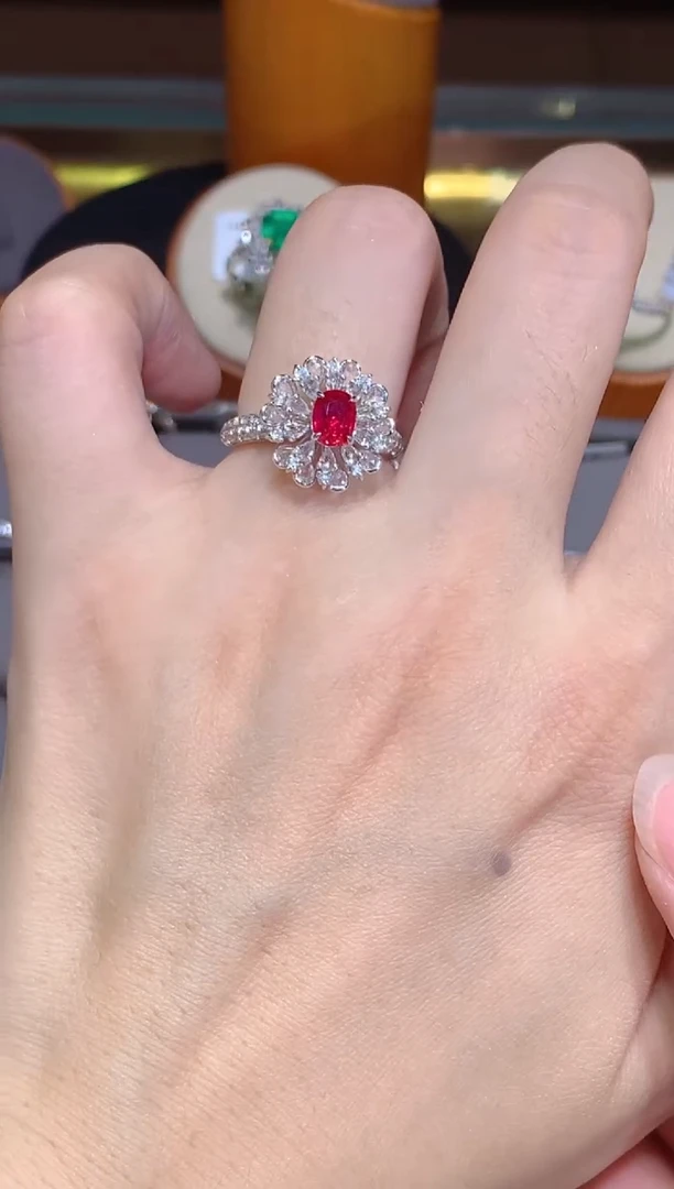 红宝石戒指18K金镶嵌1.04CT