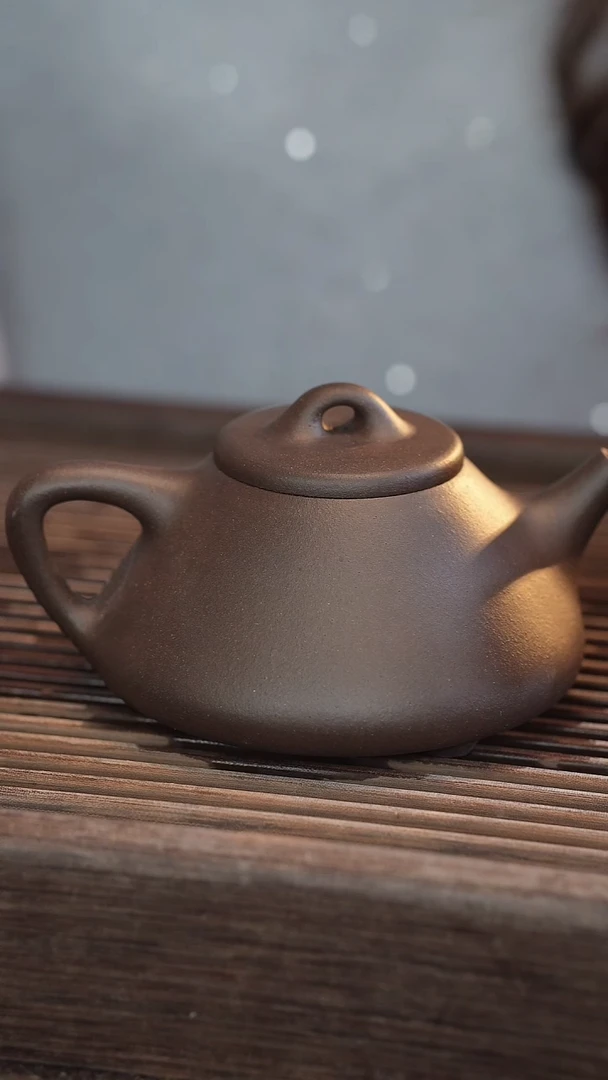 茶壶紫砂子冶石瓢 黑金砂 半手工 290cc