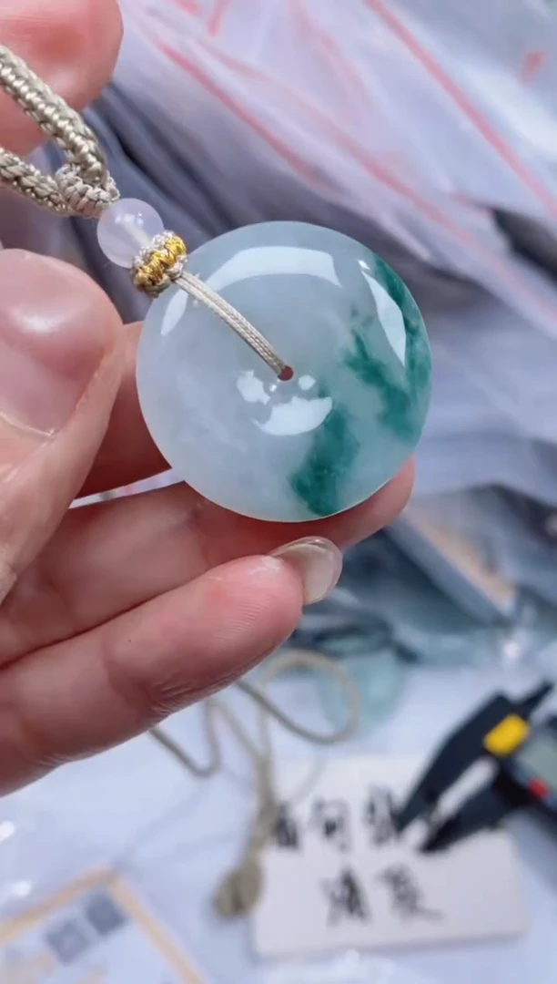 颈饰未镶嵌翡翠吊坠