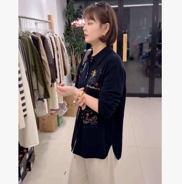 秋冬翻领趣味卡通刺绣休闲侧开叉衬衫款针织开衫