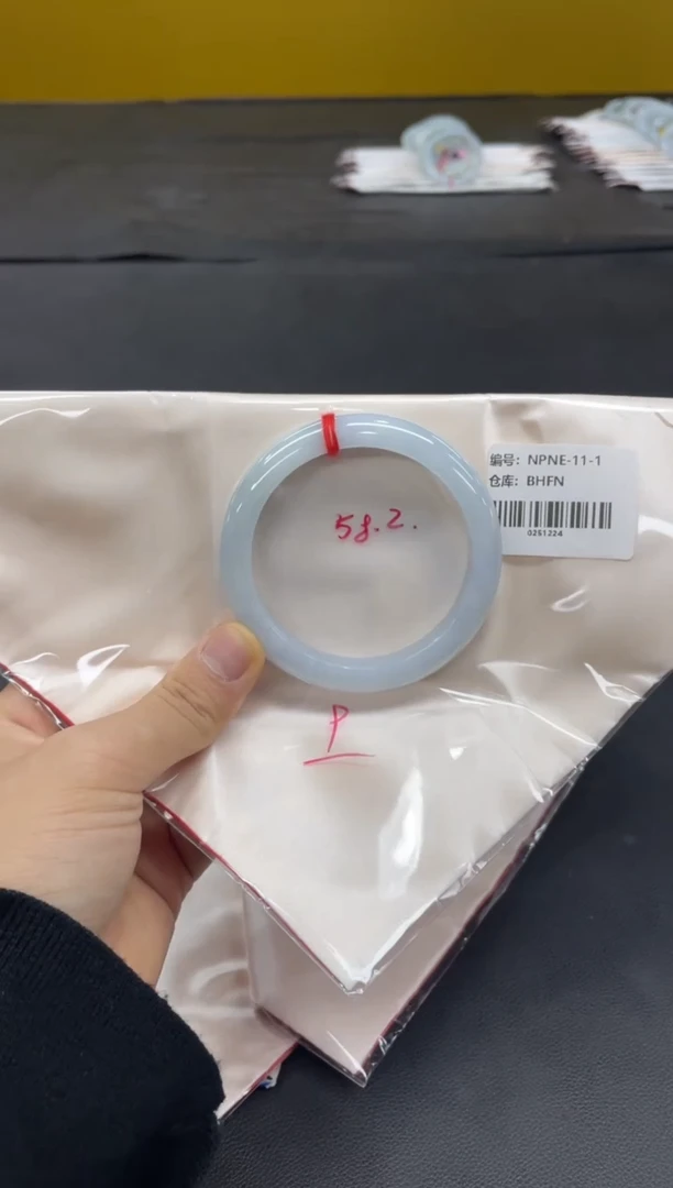 未镶嵌手镯翡翠翡翠手镯