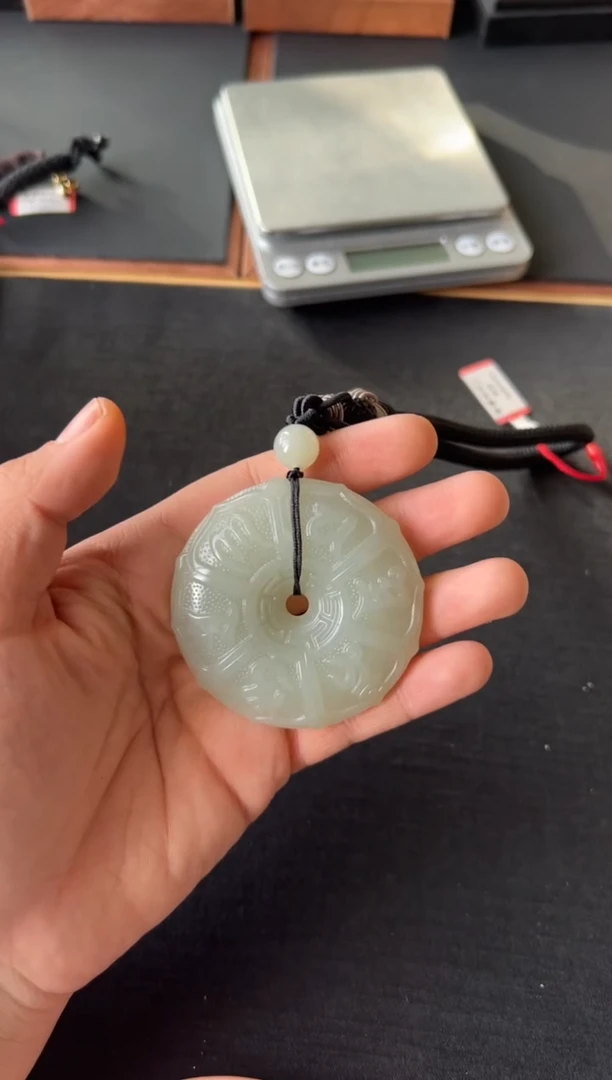 【闪购商品】和田玉把件未镶嵌且末微色差近矿