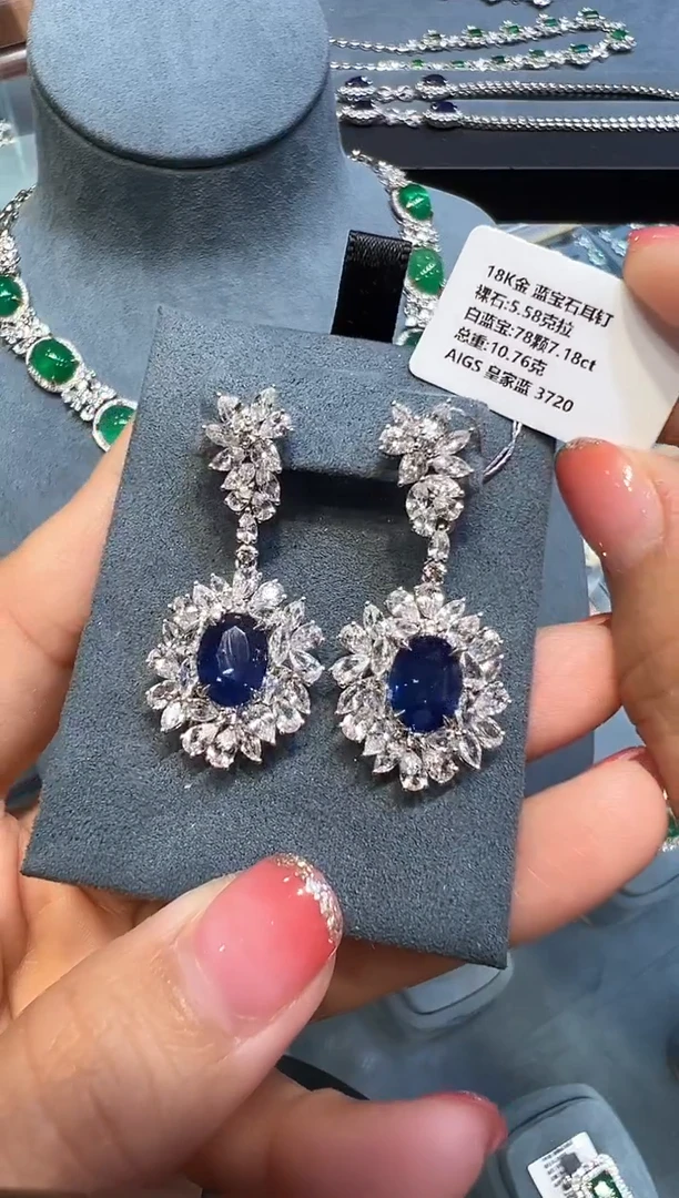 蓝宝石耳钉18K金镶嵌