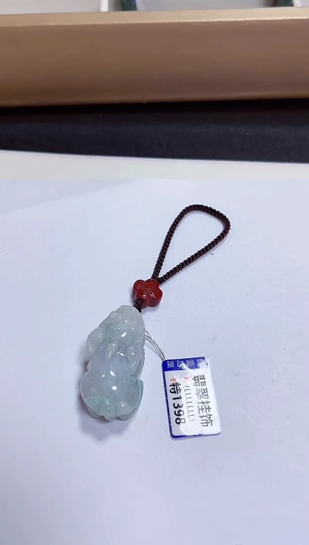 颈饰未镶嵌翡翠挂件