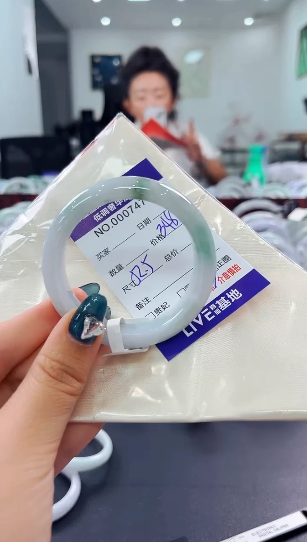 翡翠手镯未镶嵌天然缅甸A货翡翠