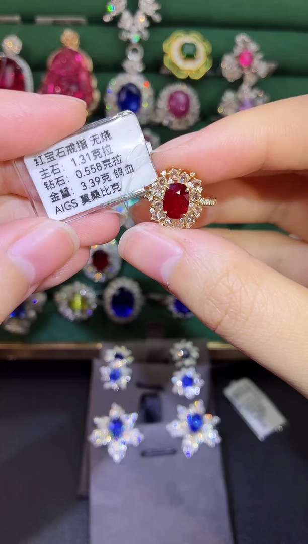 18K金镶嵌戒指红宝石1.31克拉 无烧