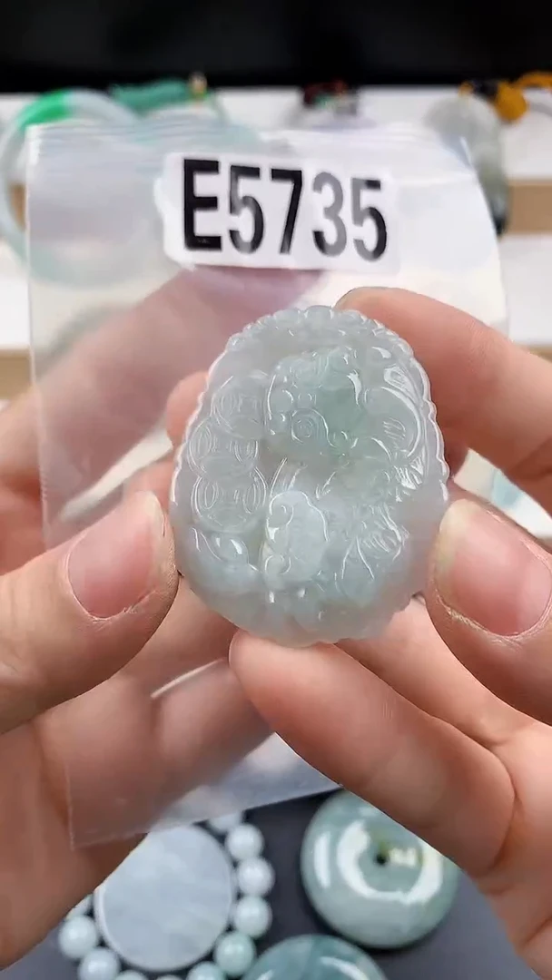 颈饰未镶嵌翡翠天然翡翠吊坠挂件