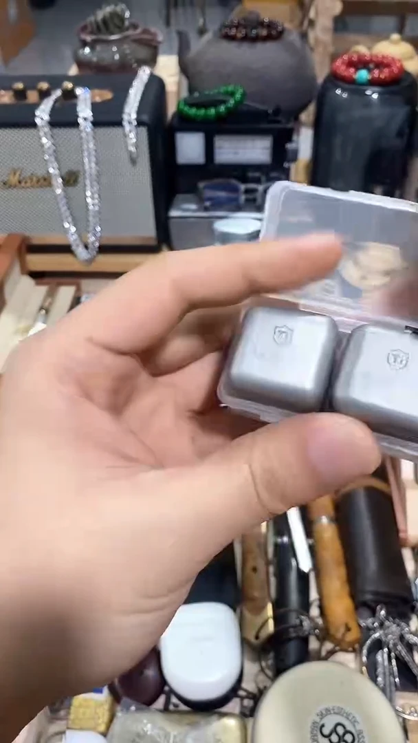 瓷片闪购商品  如图所示