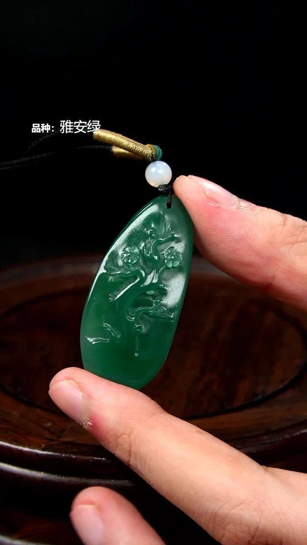 寿山石雅安石雅安绿挂坠，2T2