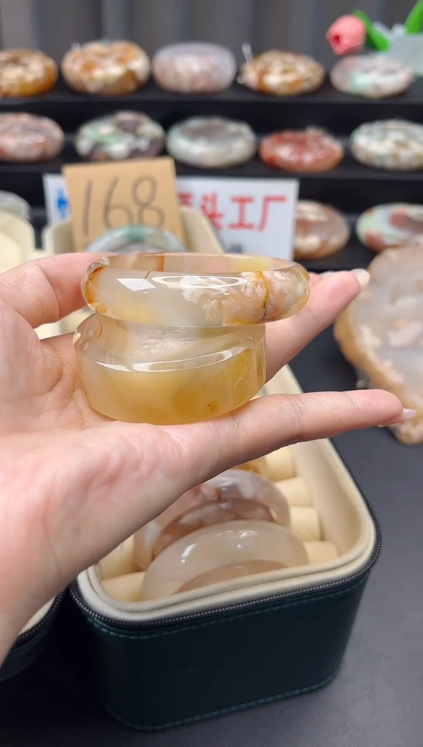 石英质玉手镯未镶嵌赠送镯心（54圈口）