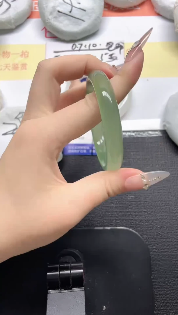 未镶嵌手镯石英质玉7-57