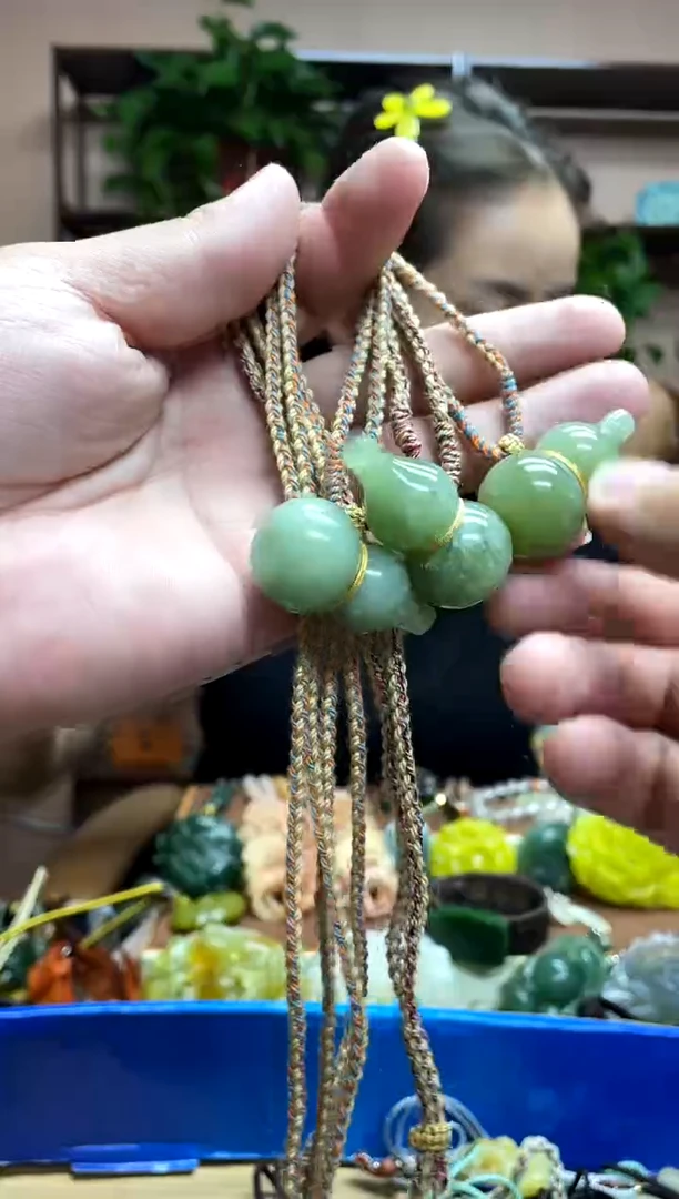 未镶嵌岫玉吊坠多样性发货发其中之一
