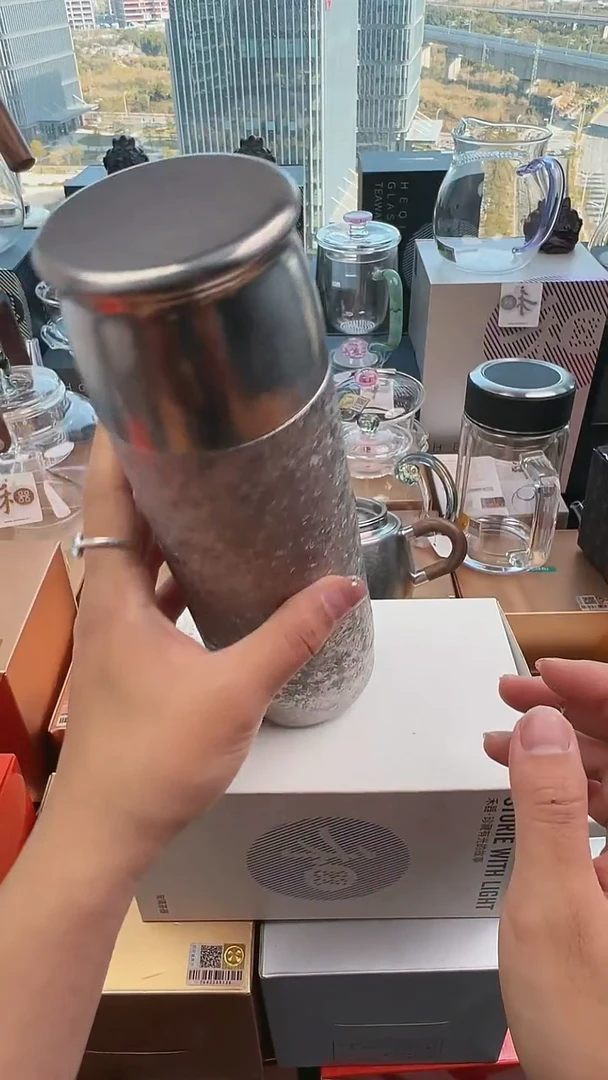 @@未来熊保温杯  银色