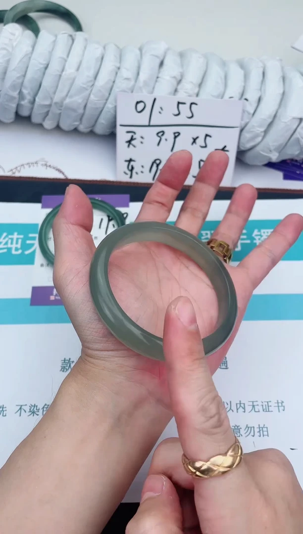 未镶嵌手镯石英质玉127-65