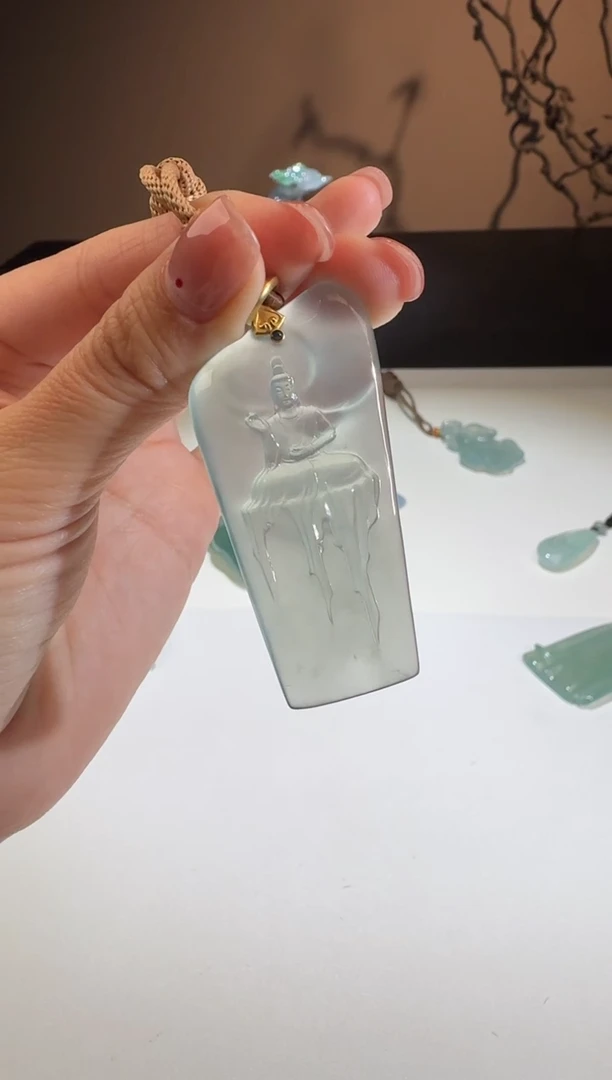 【闪购商品】翡翠颈饰未镶嵌舒雅