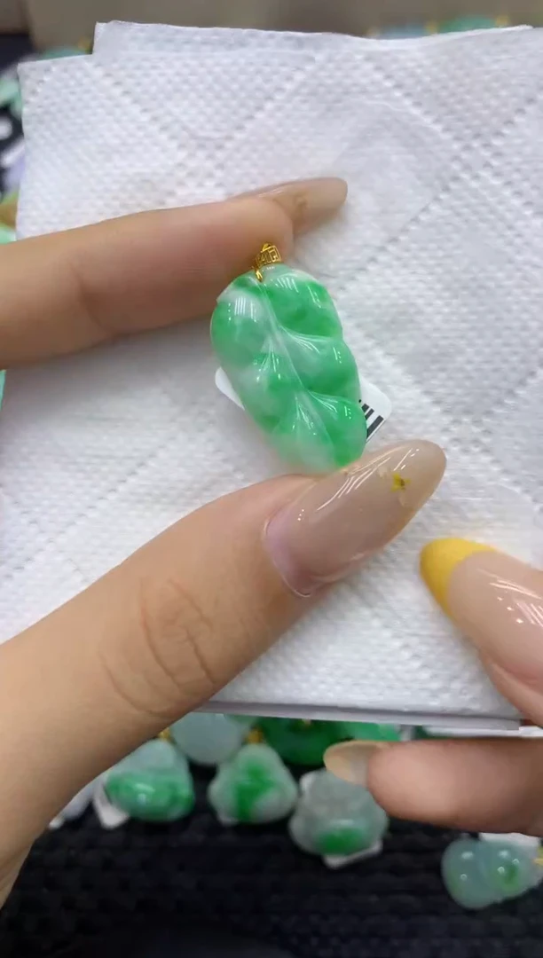 颈饰18K金镶嵌翡翠天然缅甸翡翠A货