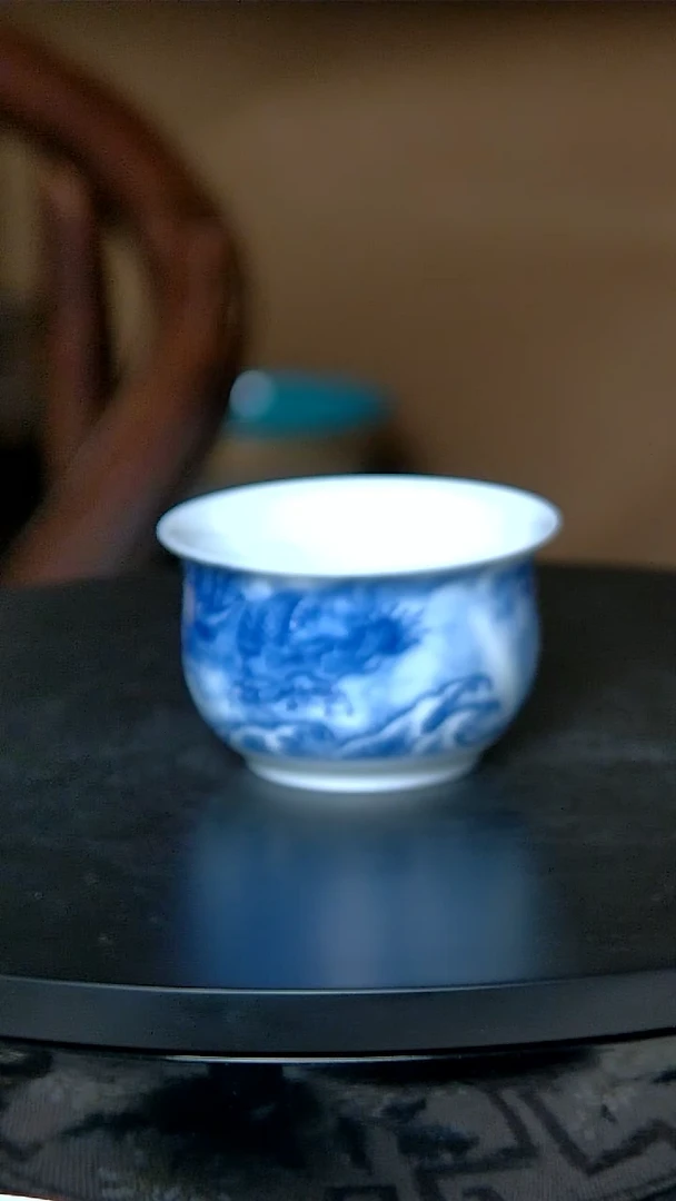 景德镇青花龙纹口袋小客杯