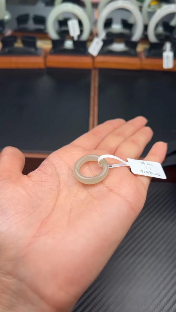 未镶嵌戒指和田玉且末微色差近矿16+