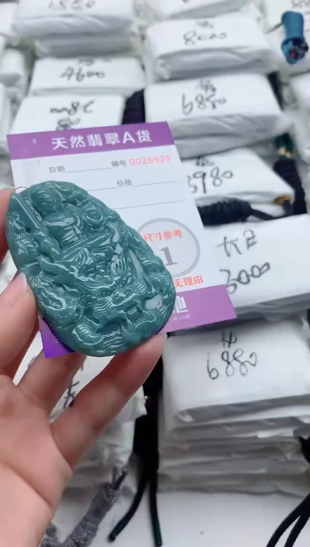 翡翠未镶嵌颈饰·